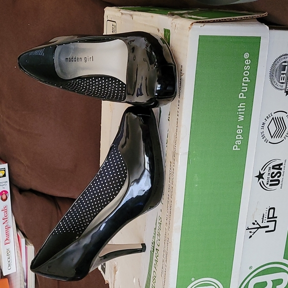 Heels - Picture 2 of 2